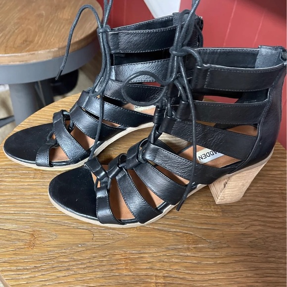 Steve Madden Shoes - Steve Madden shoes. (Black). Size 7. See pictures